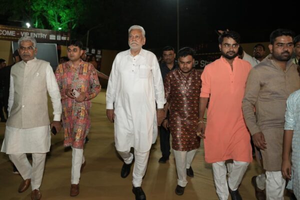 ‘મા નવરાત્રી’માં શ્રી પુરુષોત્તમ રૂપાલાના ગરબા ગાનથી ઝૂમી ઉઠ્યા ખેલૈયાઓ